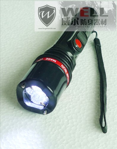 105黑盾强光手电照明